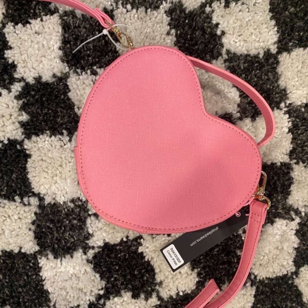 LIKE DREAMS heart bag💗 with removable shoulder strap💗 SOLD OUT ONLINE!